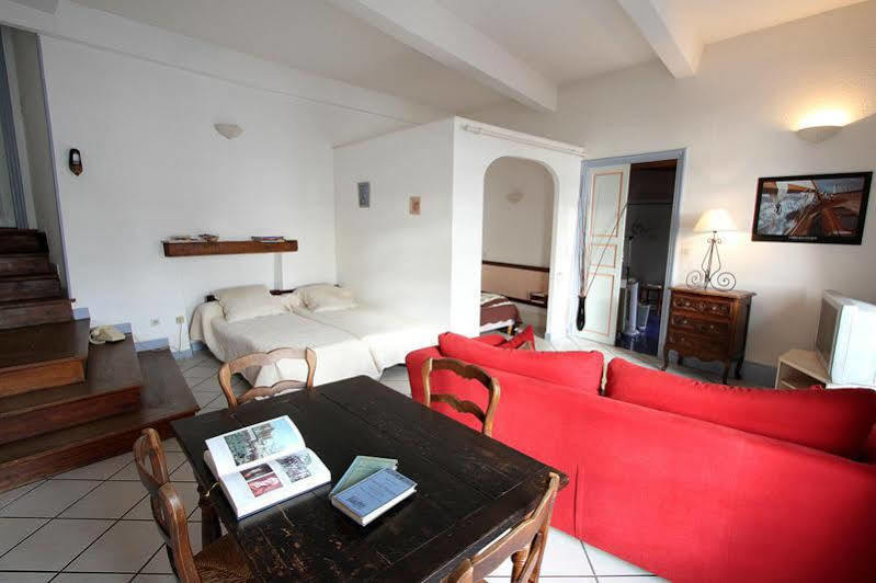 Logis Hotel Le Prieure Bourg-Saint-Andéol Eksteriør billede